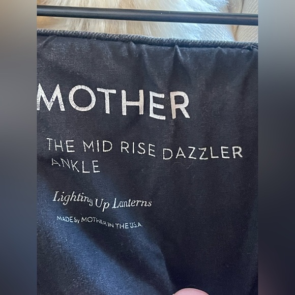 MOTHER Dazzler Mid Rise Ankle Jeans. - Picture 4 of 8